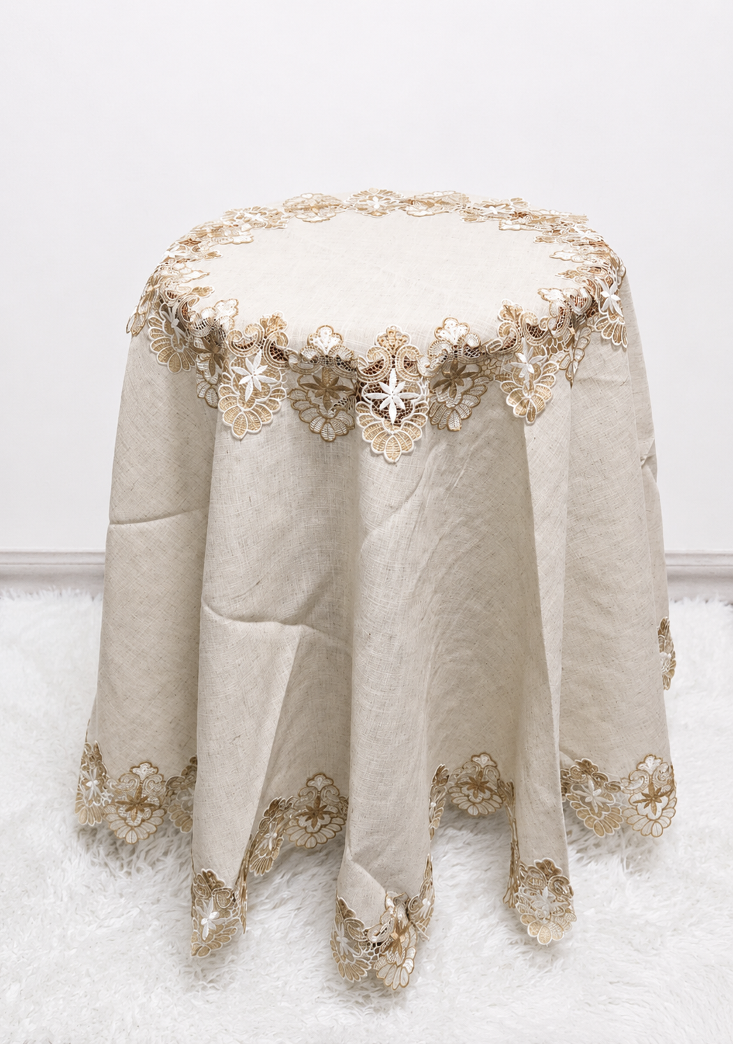 Mantel Redondo 180x180cm Bordado Kingo